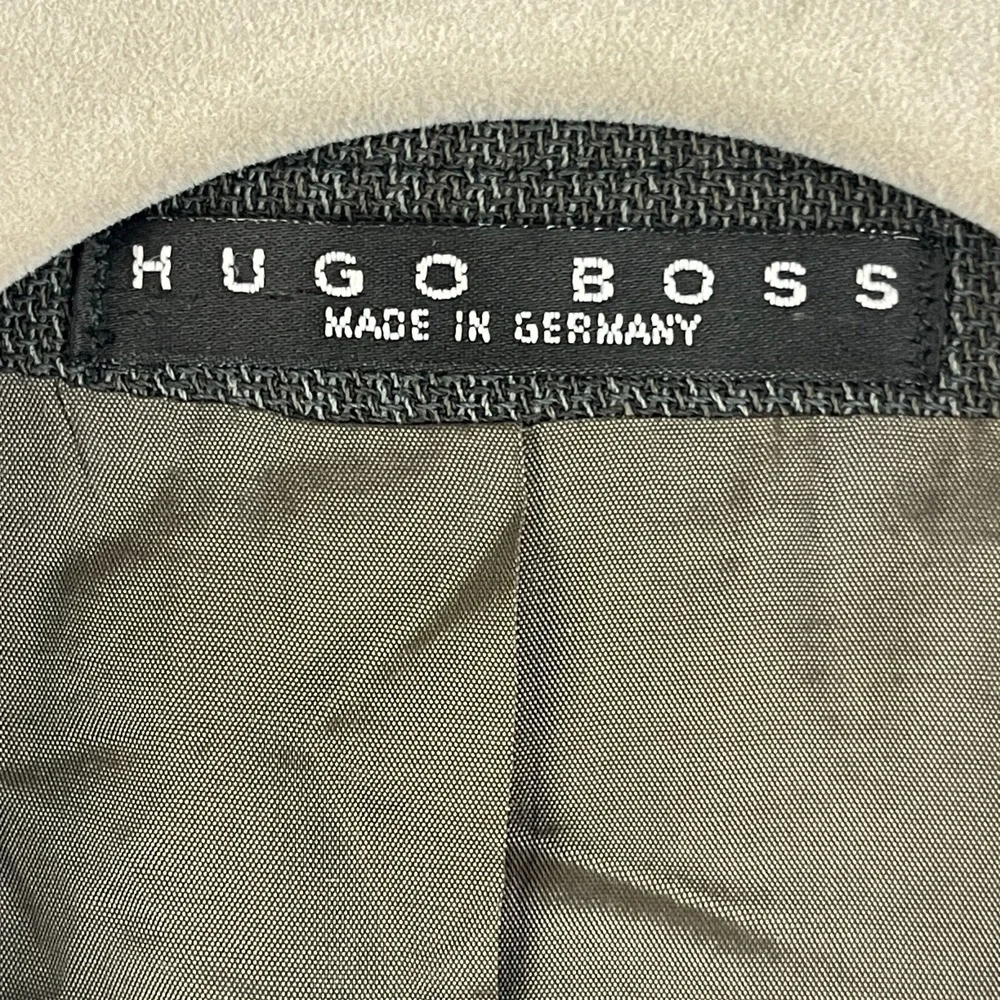 VTG Hugo Boss Blazer Sport Coat Mens 46R Gray Windowpane 3 Button Germany FLAWS
